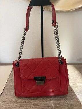 CHANEL Red Quilted Leather Shoulder Bag with Chain Strap